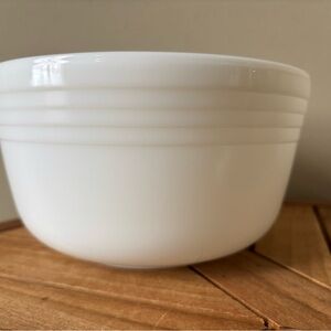 Pyrex Hamilton Beach Mixing Bowl Milk Glass 8.75”x4.75” Vintage